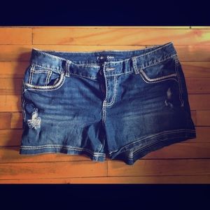 Maurice’s shorts size 18